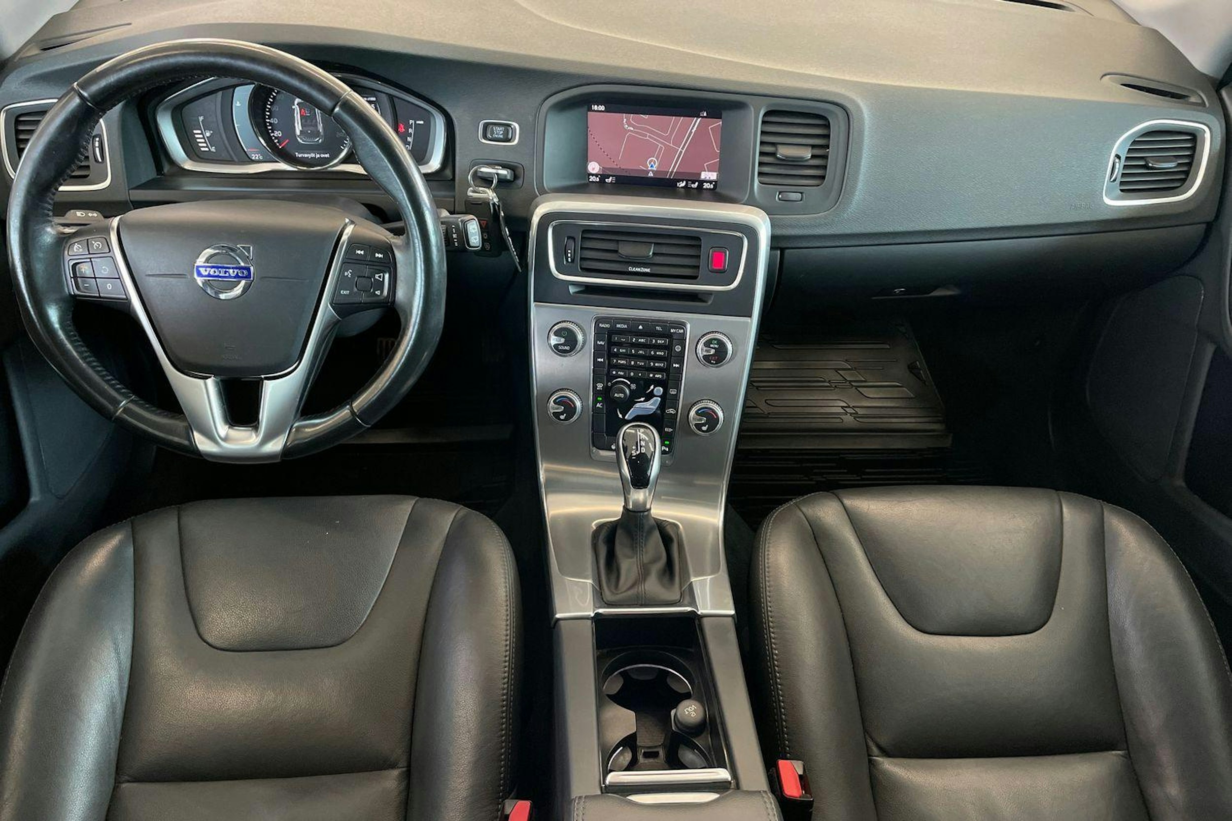 Musta Volvo V60 2017 kuva 9.