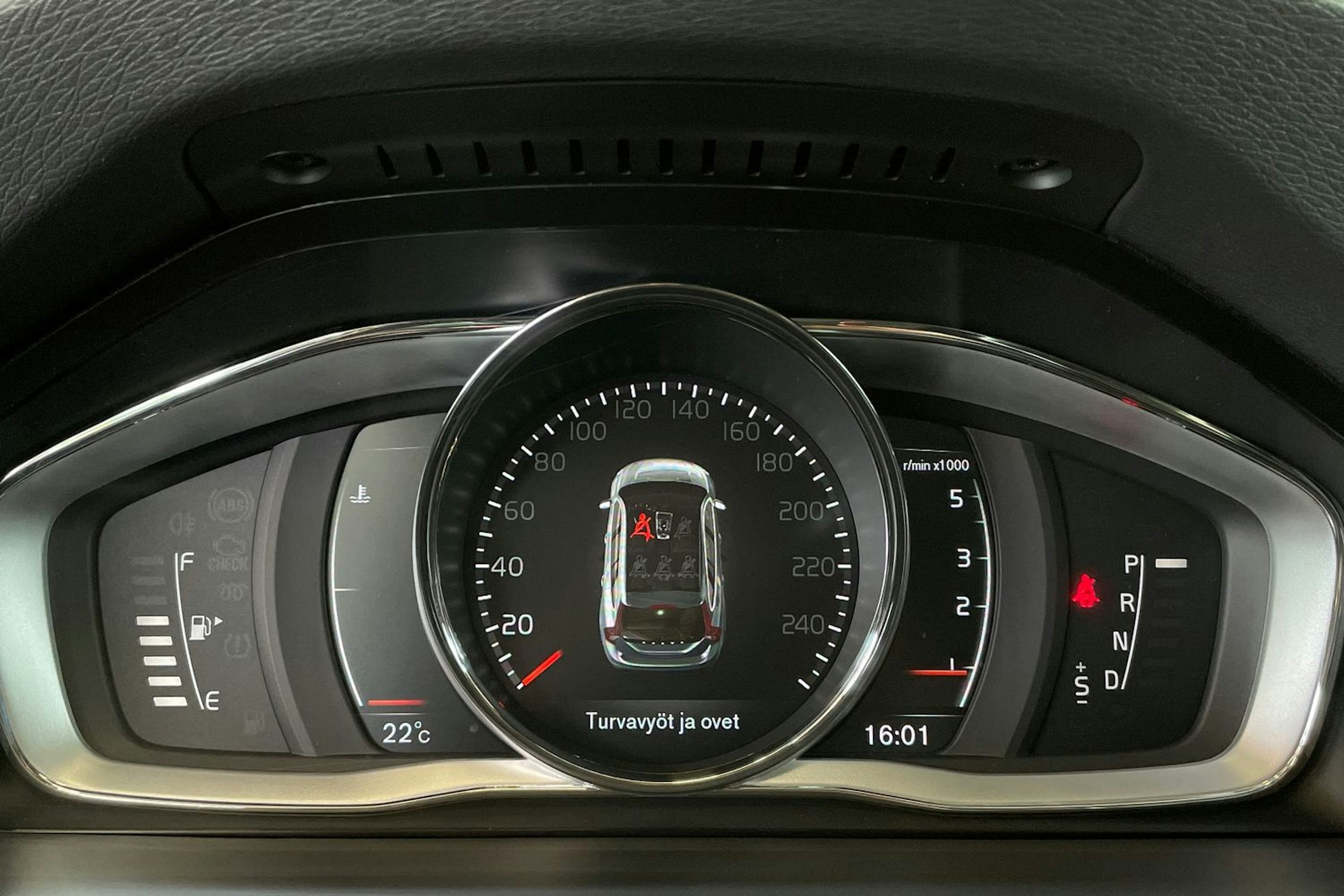 Musta Volvo V60 2017 kuva 16.