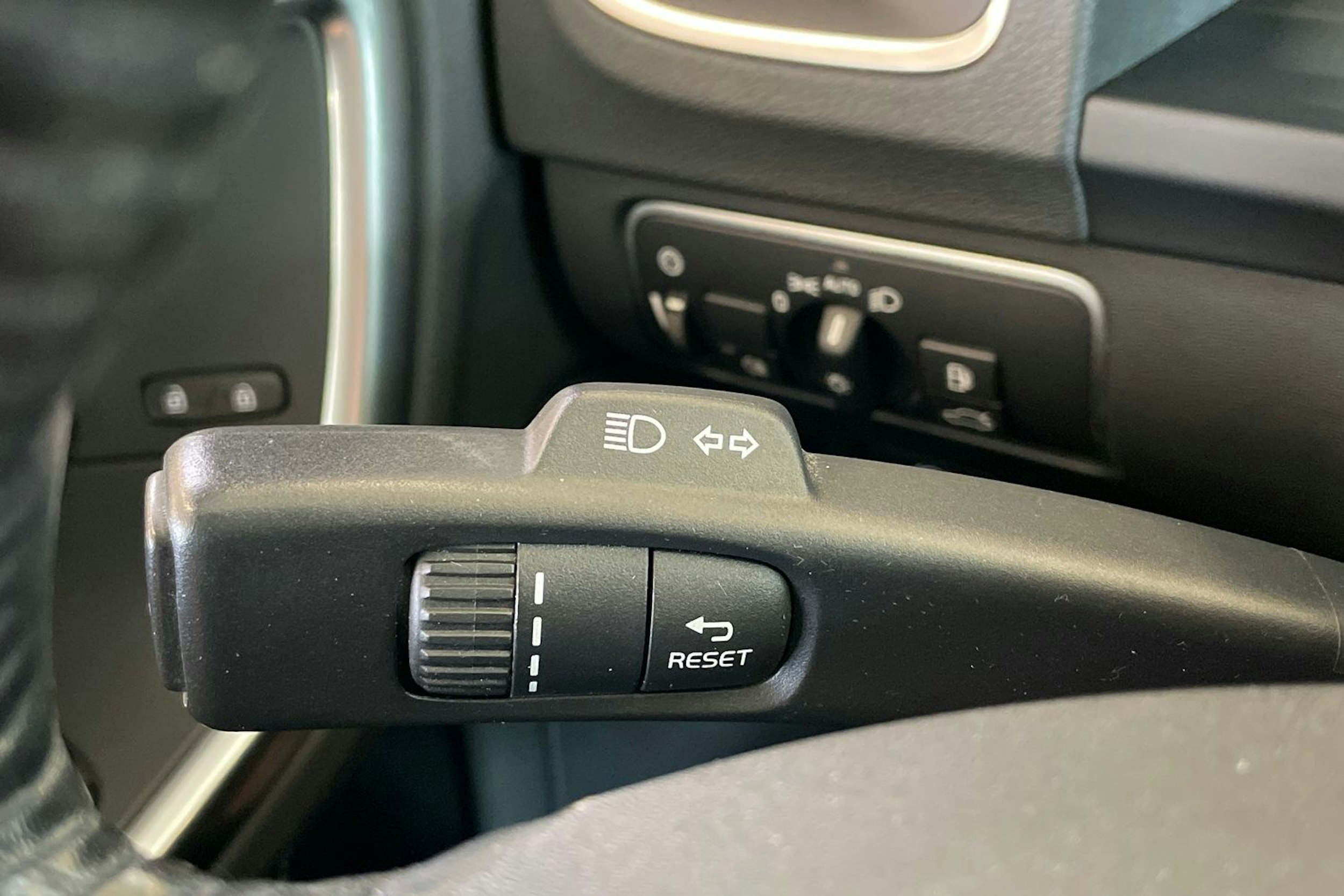 Musta Volvo V60 2017 kuva 18.
