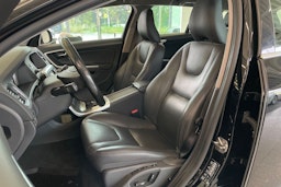 Musta Volvo V60 2017 kuva 28.