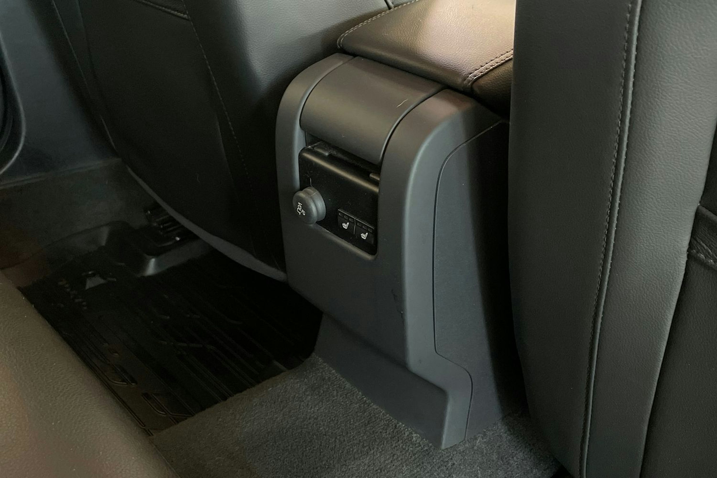 Musta Volvo V60 2017 kuva 30.