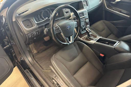 musta Volvo V60 2017 kuva 6.