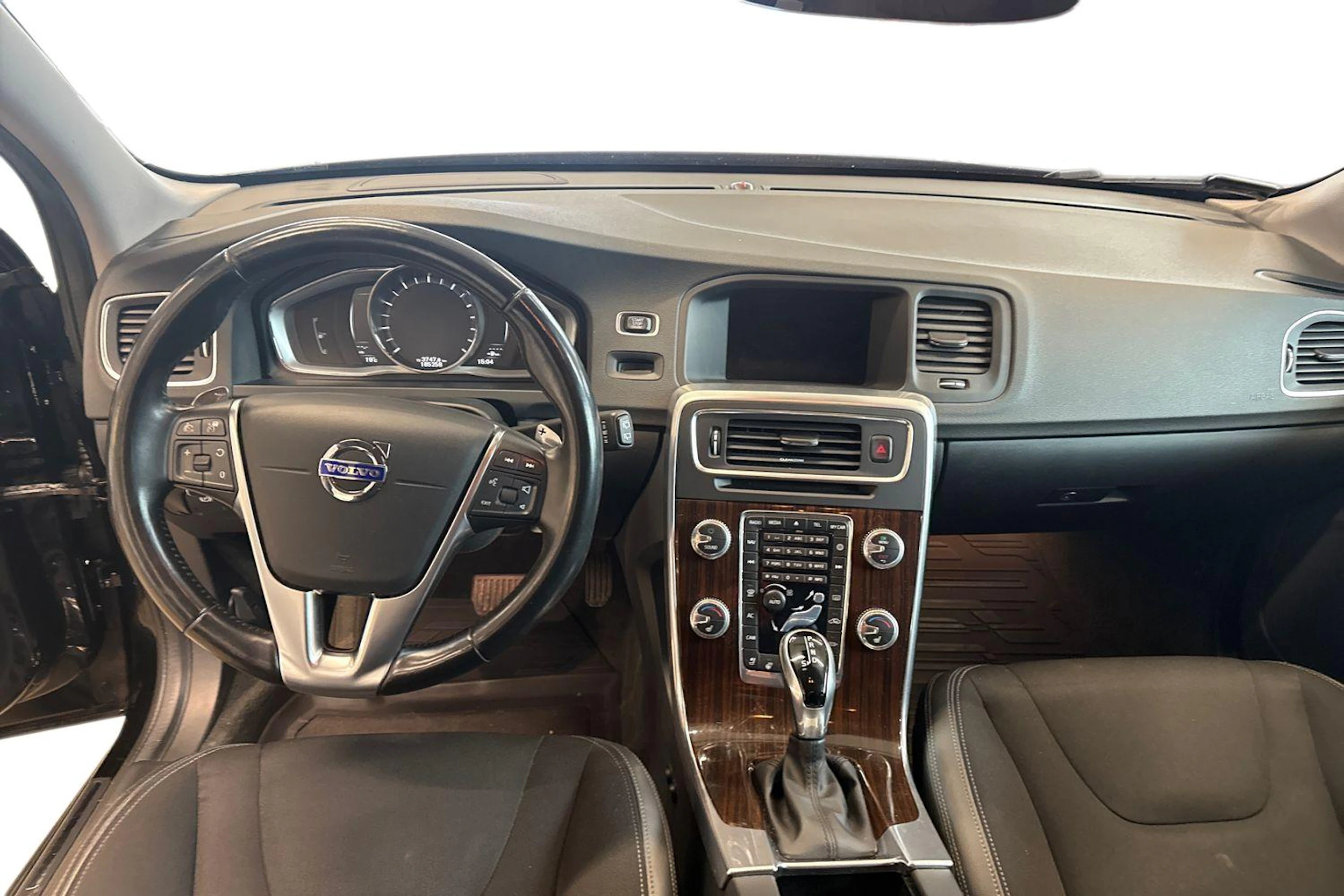 musta Volvo V60 2017 kuva 7.