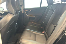 musta Volvo V60 2017 kuva 8.