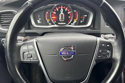 musta Volvo V60 2017 kuva 11.