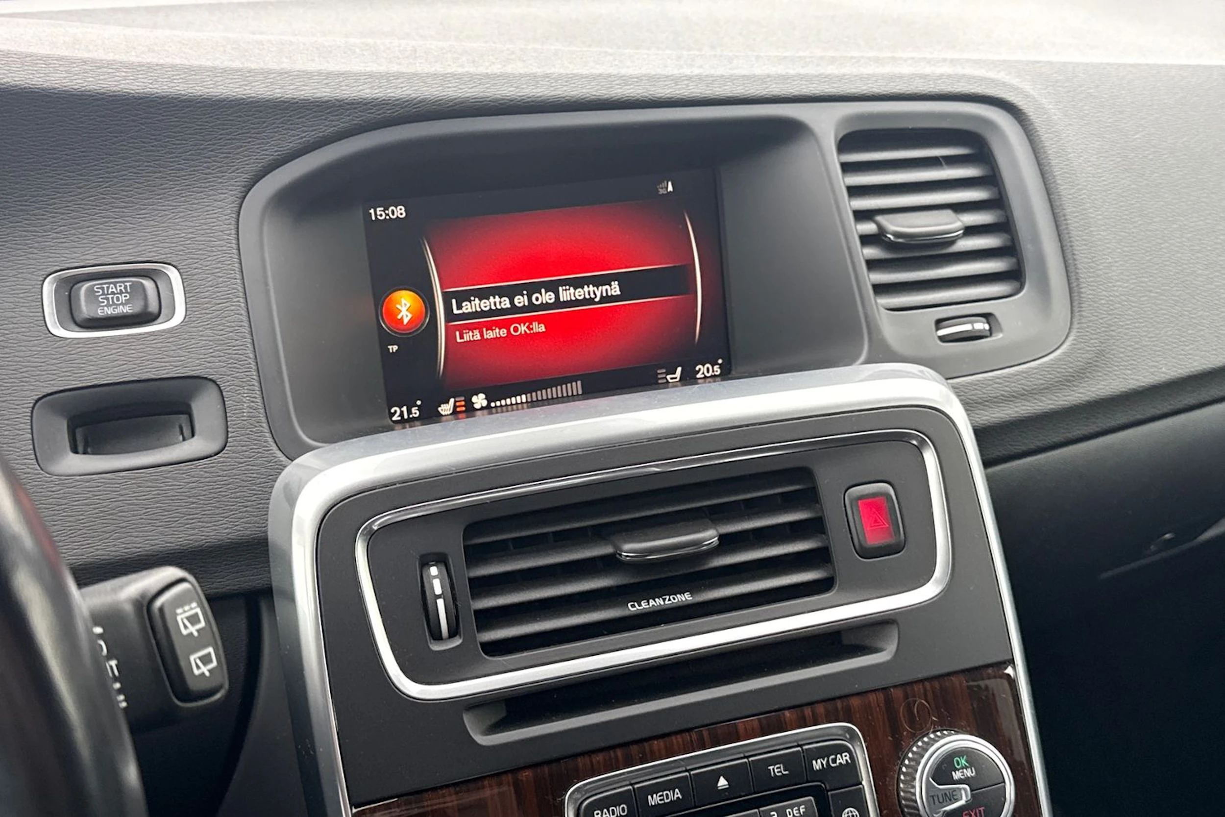 musta Volvo V60 2017 kuva 14.