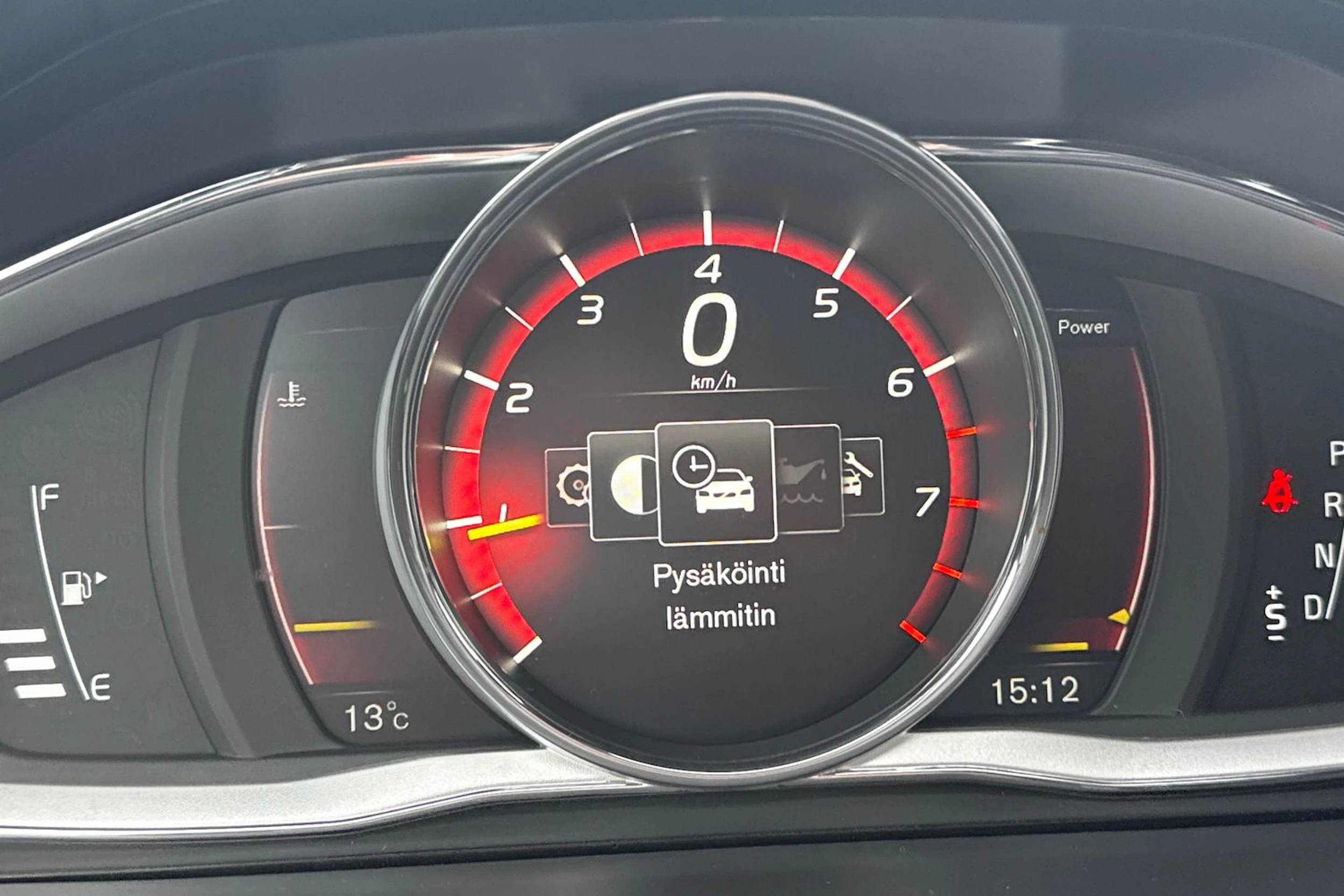musta Volvo V60 2017 kuva 26.