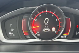 musta Volvo V60 2017 kuva 27.