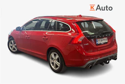 punainen Volvo V60 2018 kuva 2.