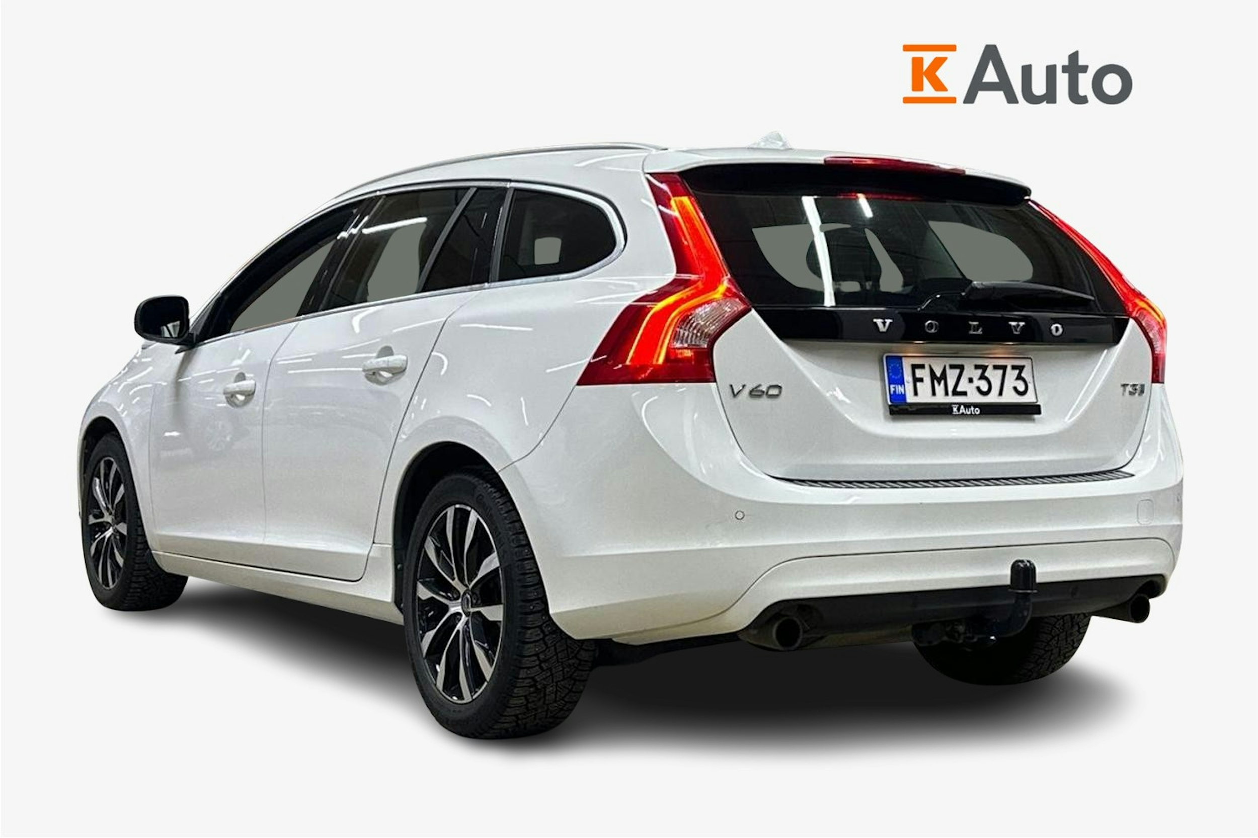 valkoinen Volvo V60 2018 kuva 2.