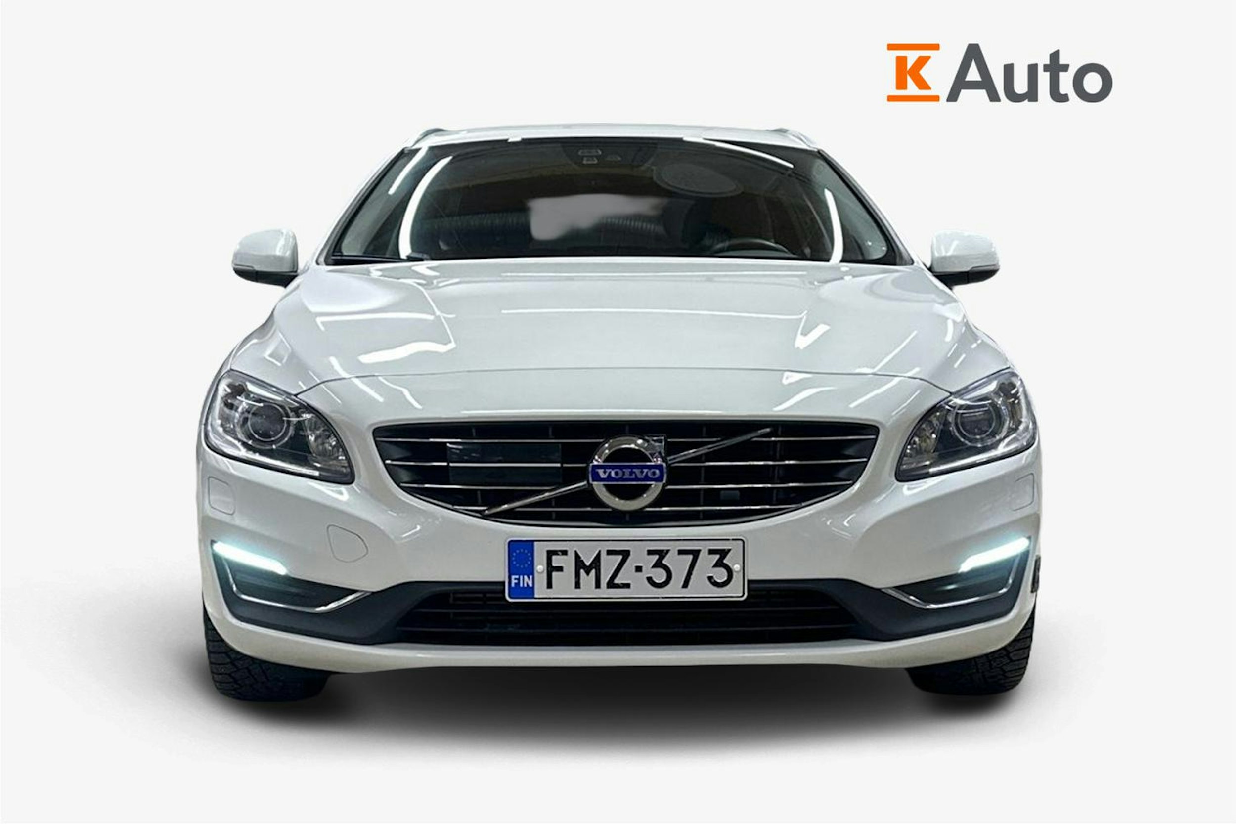 valkoinen Volvo V60 2018 kuva 5.