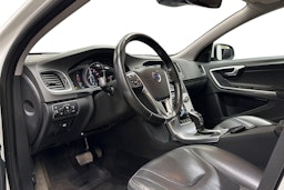 valkoinen Volvo V60 2018 kuva 7.