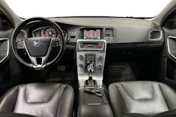 valkoinen Volvo V60 2018 kuva 9.