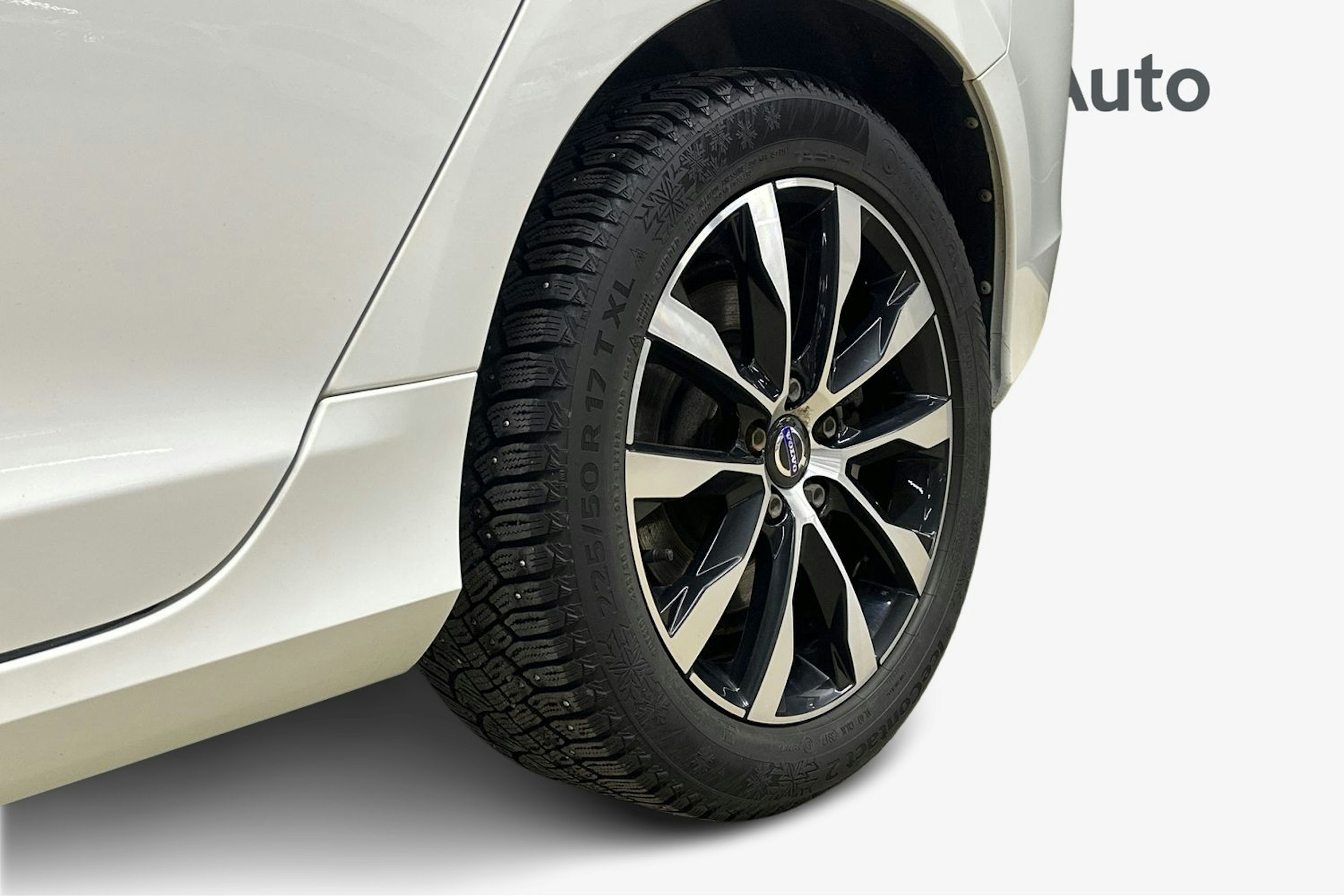 valkoinen Volvo V60 2018 kuva 11.