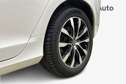 valkoinen Volvo V60 2018 kuva 11.