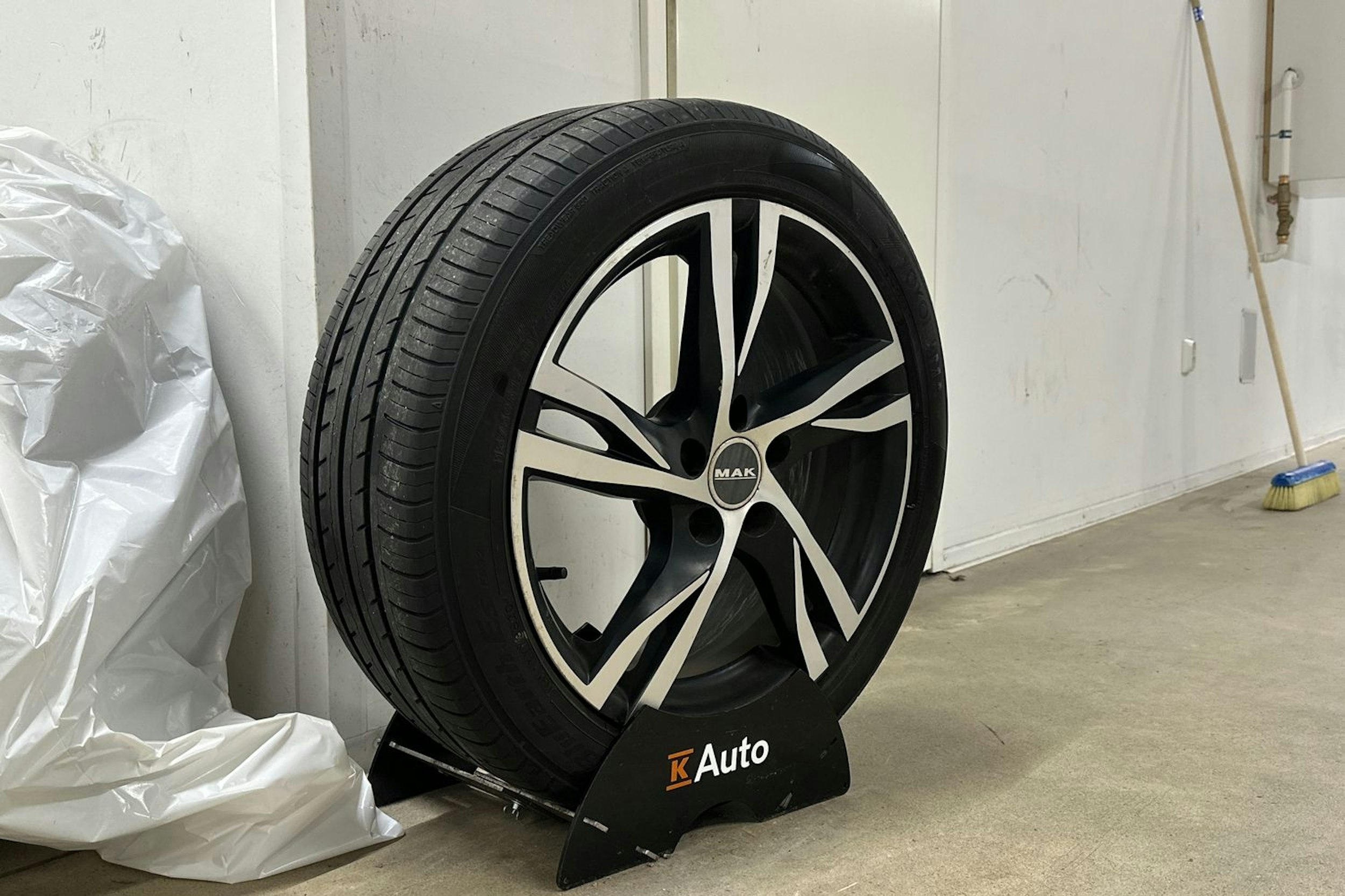 valkoinen Volvo V60 2018 kuva 13.