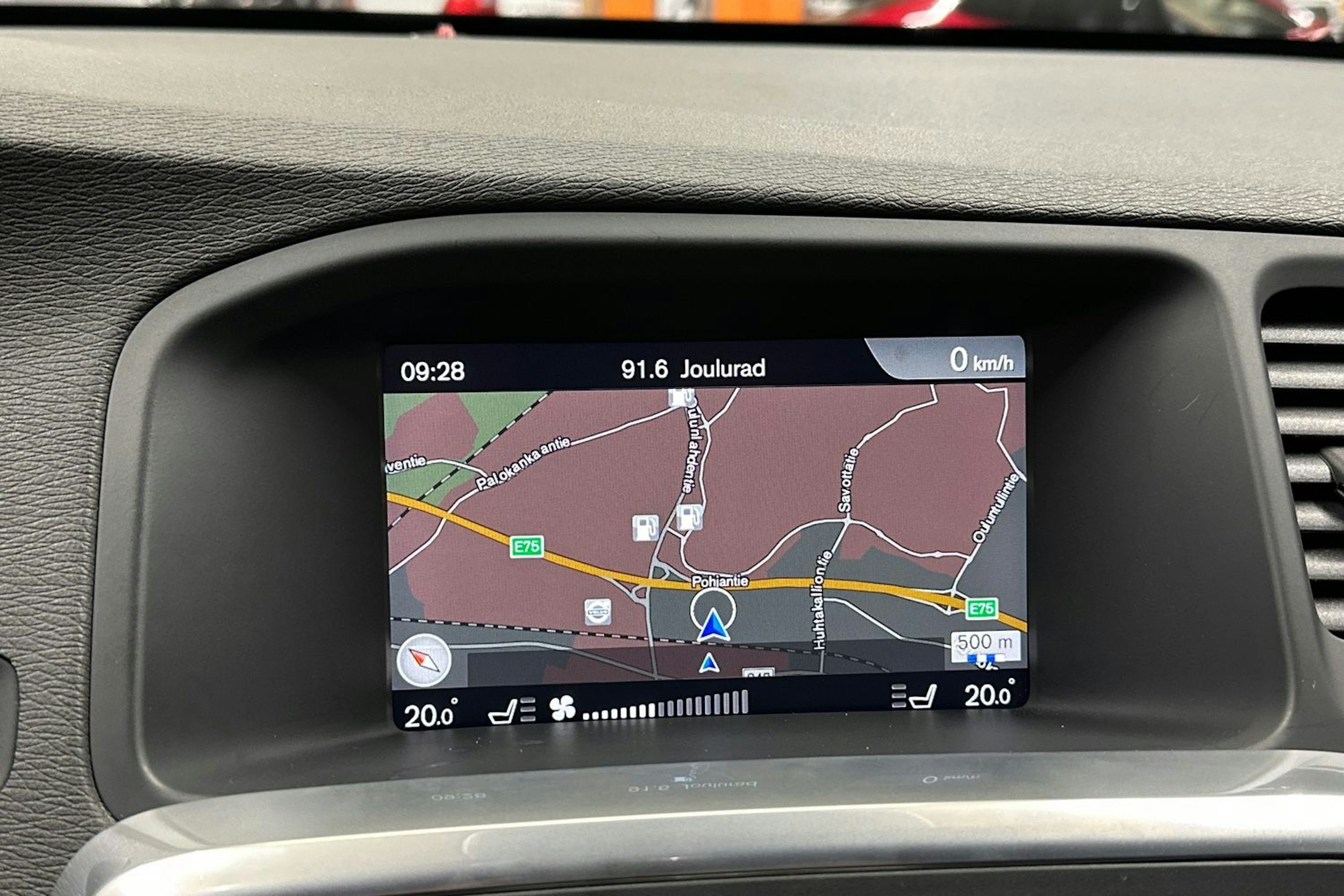 valkoinen Volvo V60 2018 kuva 17.