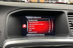 valkoinen Volvo V60 2018 kuva 21.