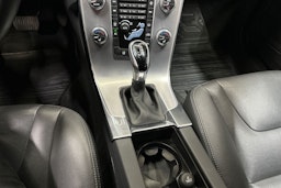 valkoinen Volvo V60 2018 kuva 23.