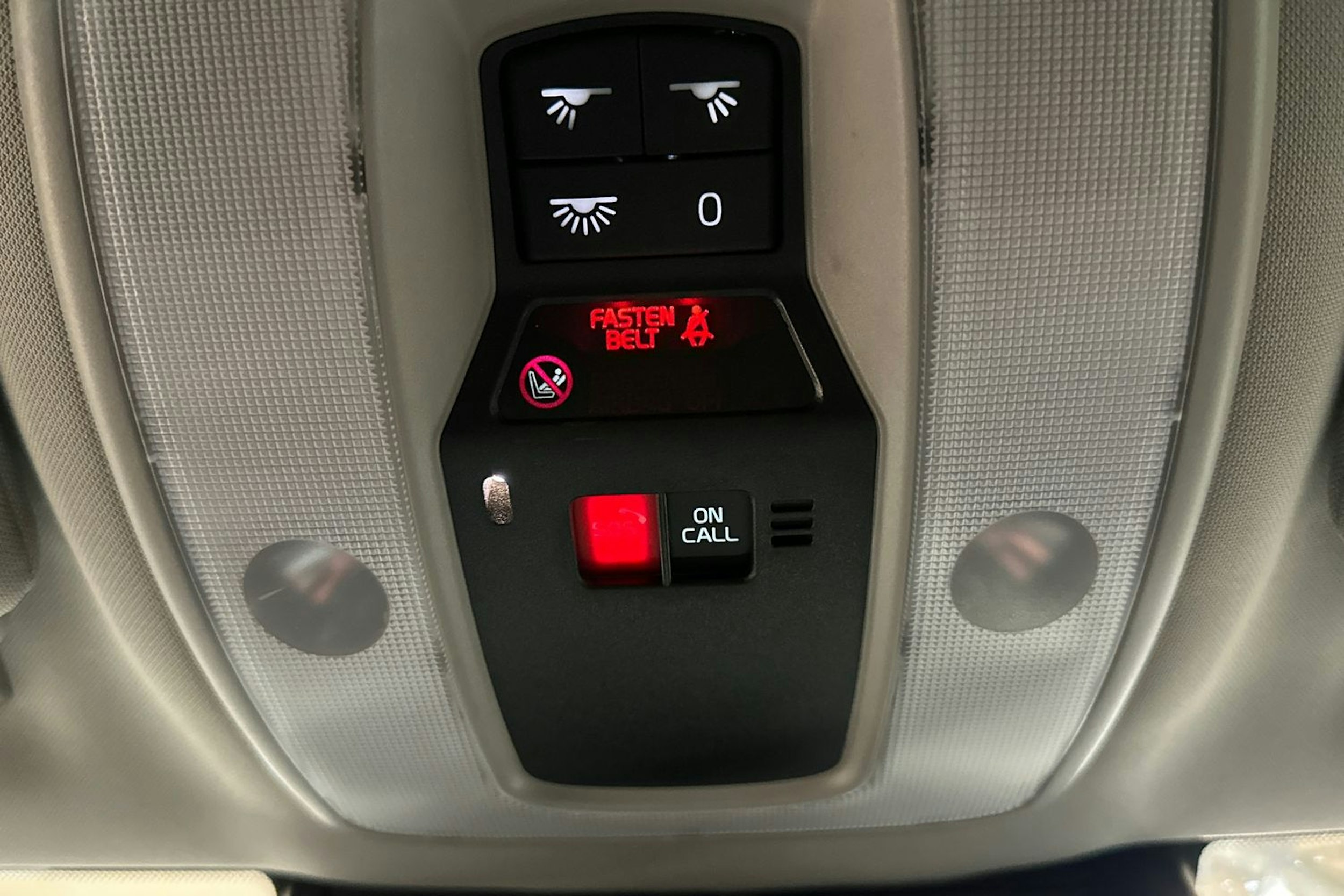 valkoinen Volvo V60 2018 kuva 24.