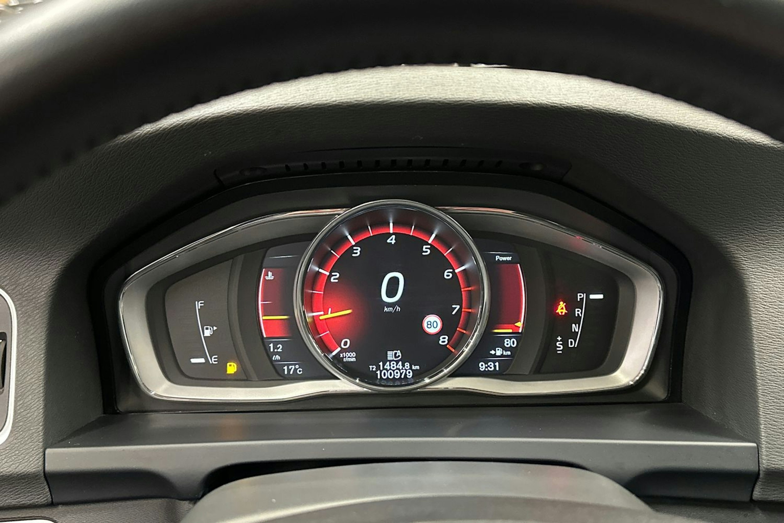 valkoinen Volvo V60 2018 kuva 25.