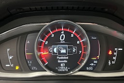 valkoinen Volvo V60 2018 kuva 26.