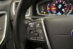 valkoinen Volvo V60 2018 kuva 27.