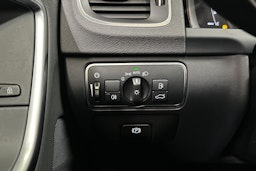 valkoinen Volvo V60 2018 kuva 29.