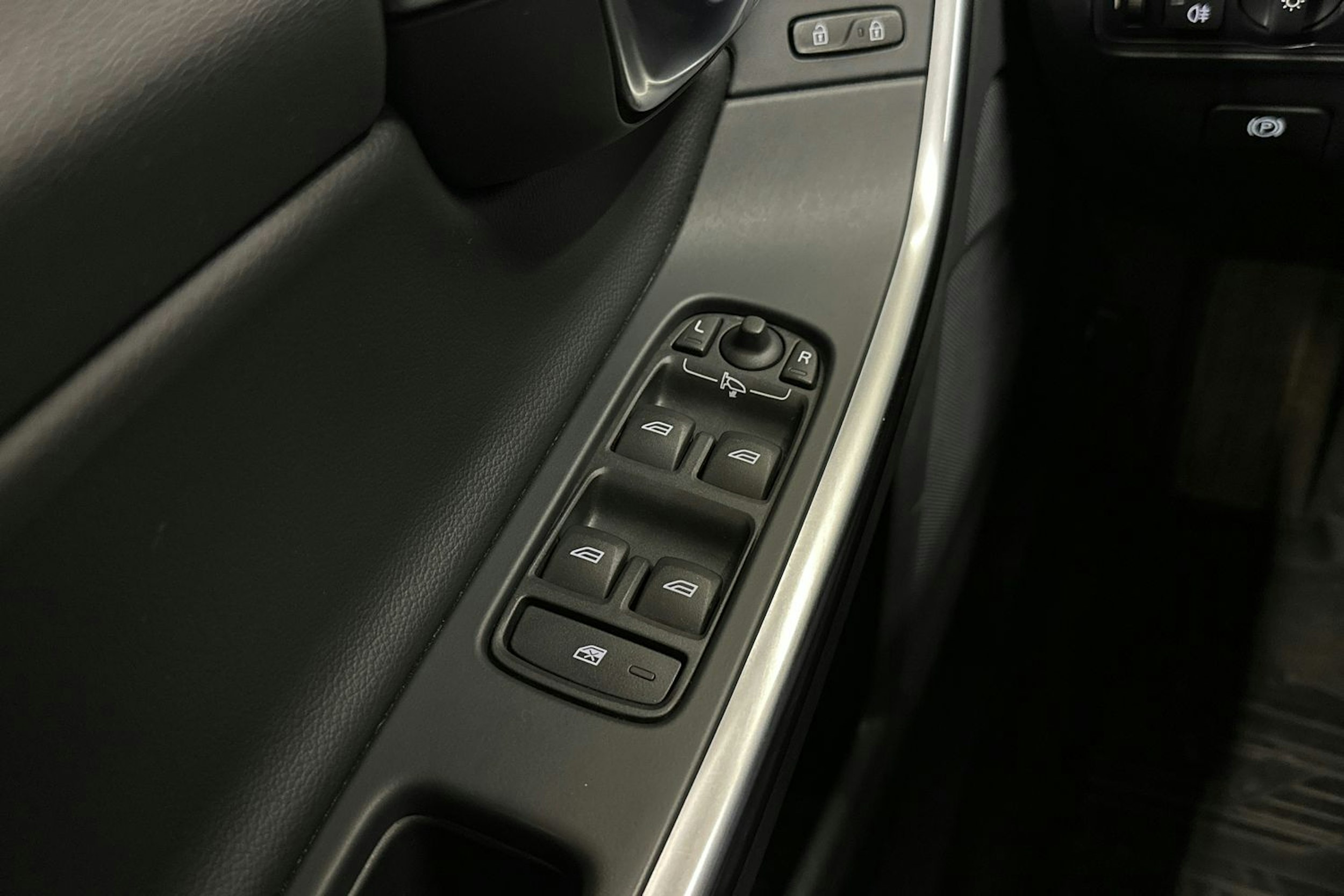 valkoinen Volvo V60 2018 kuva 30.