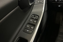 valkoinen Volvo V60 2018 kuva 30.