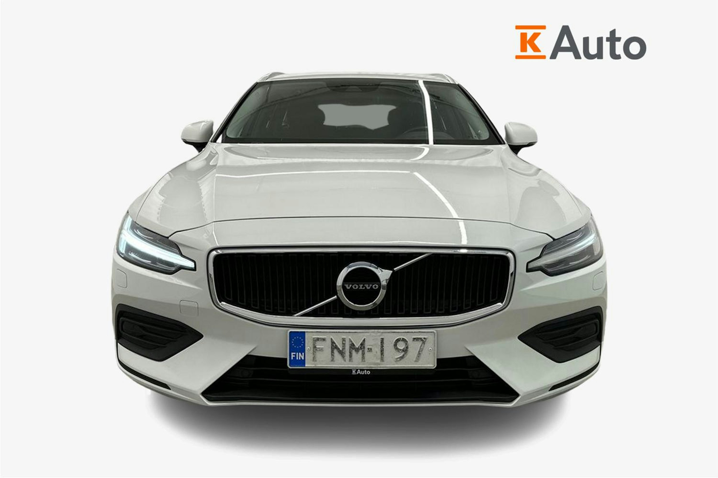 valkoinen Volvo V60 2018 kuva 5.