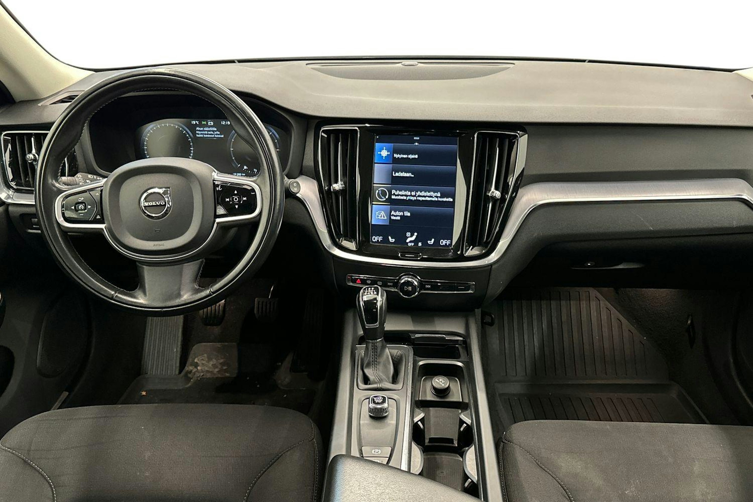 valkoinen Volvo V60 2018 kuva 9.
