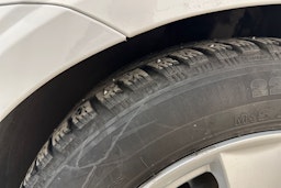 valkoinen Volvo V60 2018 kuva 13.