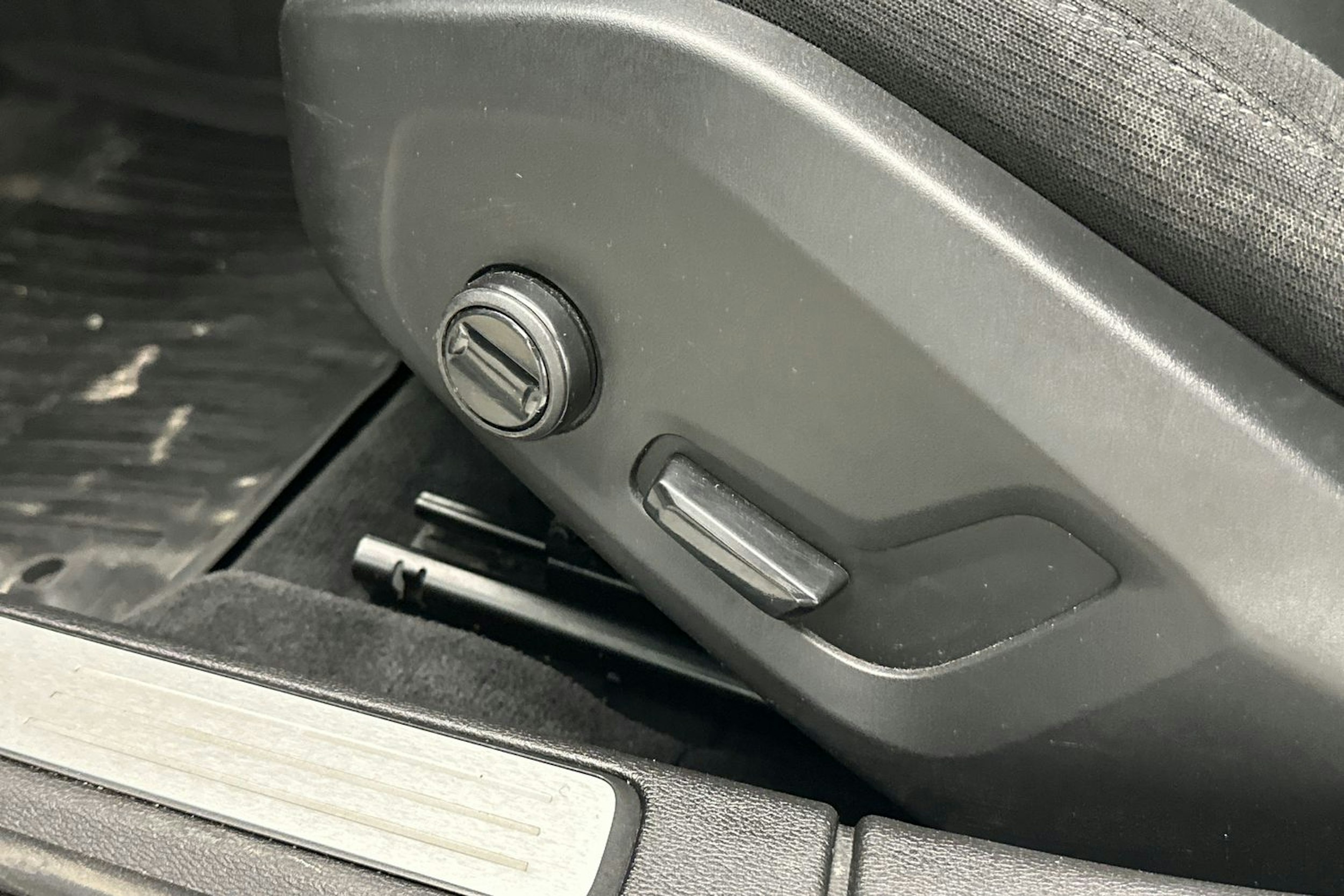 valkoinen Volvo V60 2018 kuva 14.