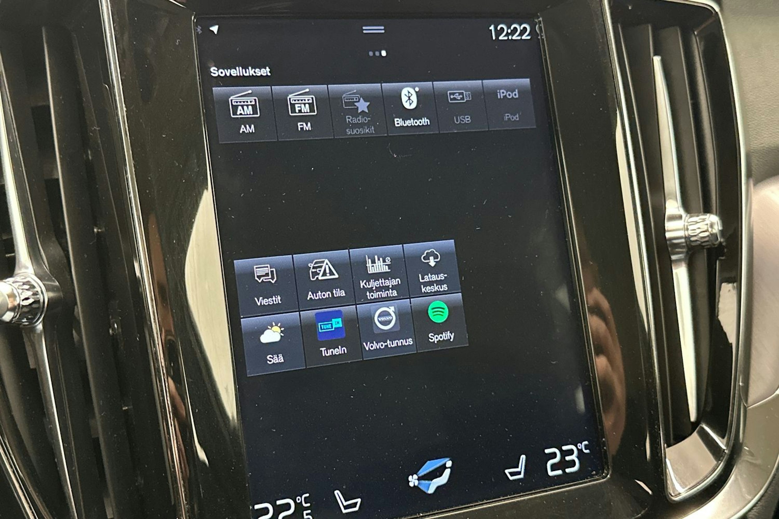 valkoinen Volvo V60 2018 kuva 18.