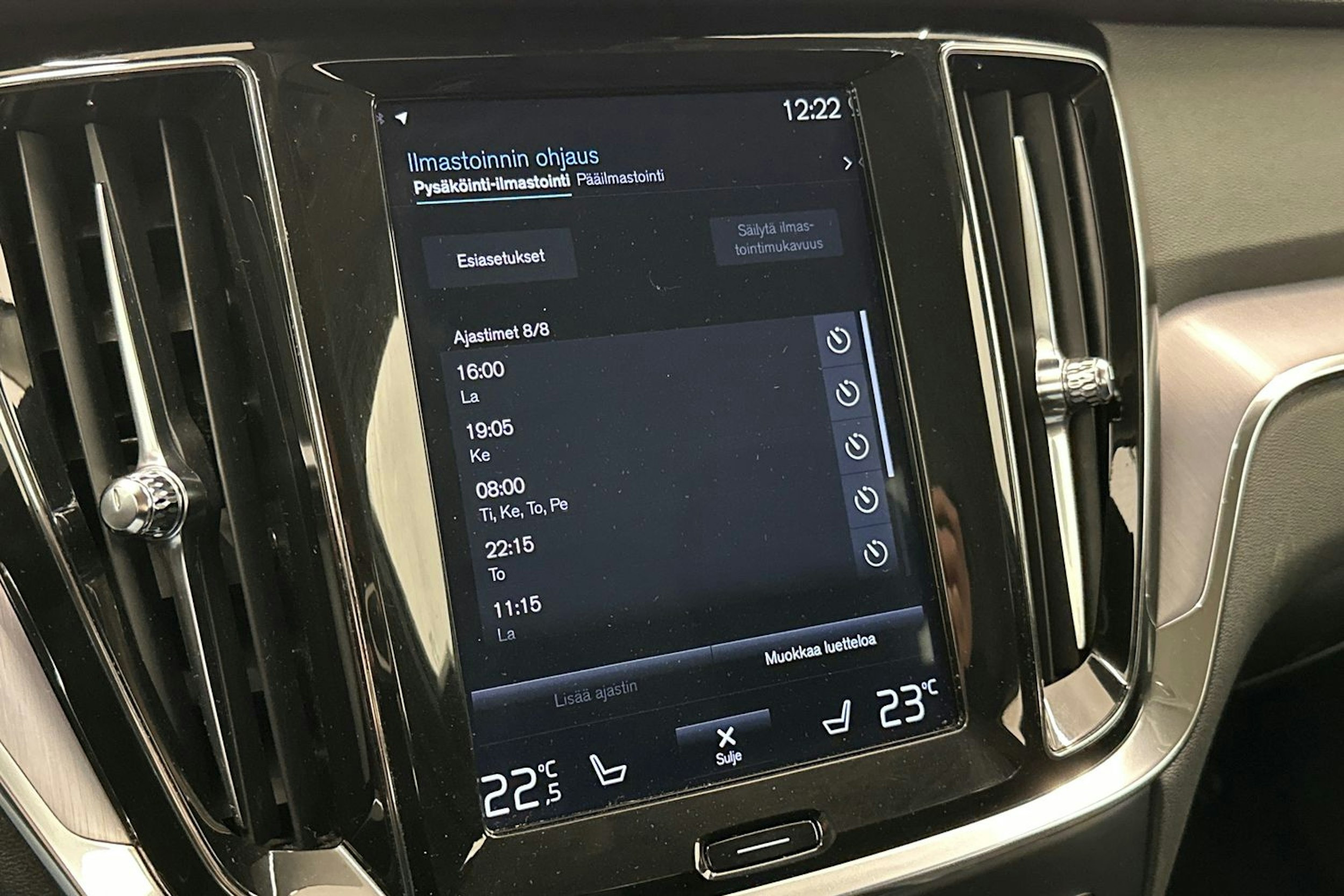 valkoinen Volvo V60 2018 kuva 19.