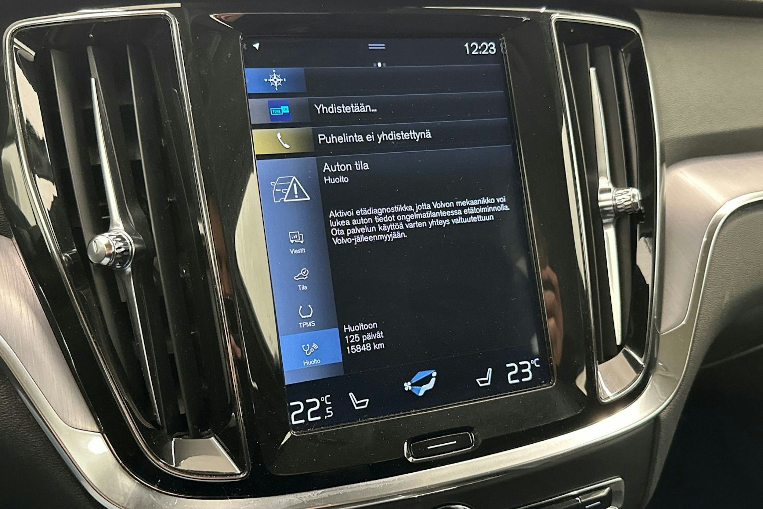 valkoinen Volvo V60 2018 kuva 20.