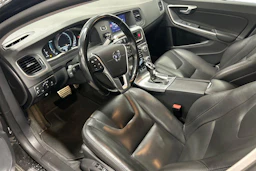 musta Volvo V60 2018 kuva 3.