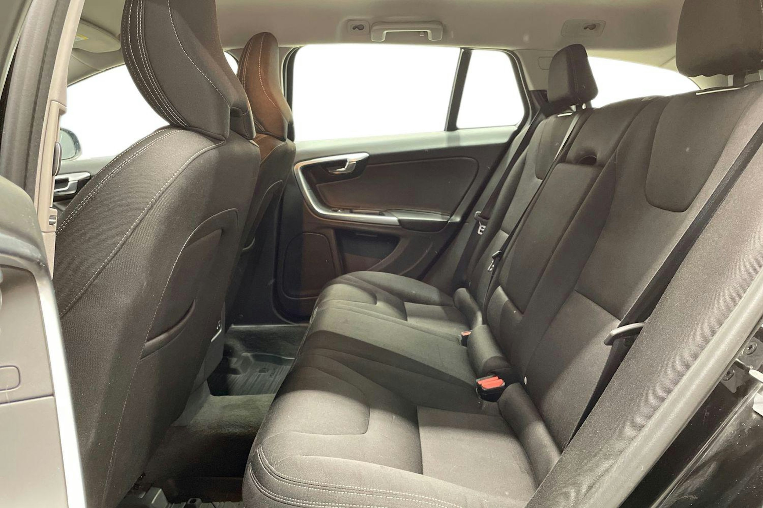 Musta Volvo V60 2018 kuva 10.