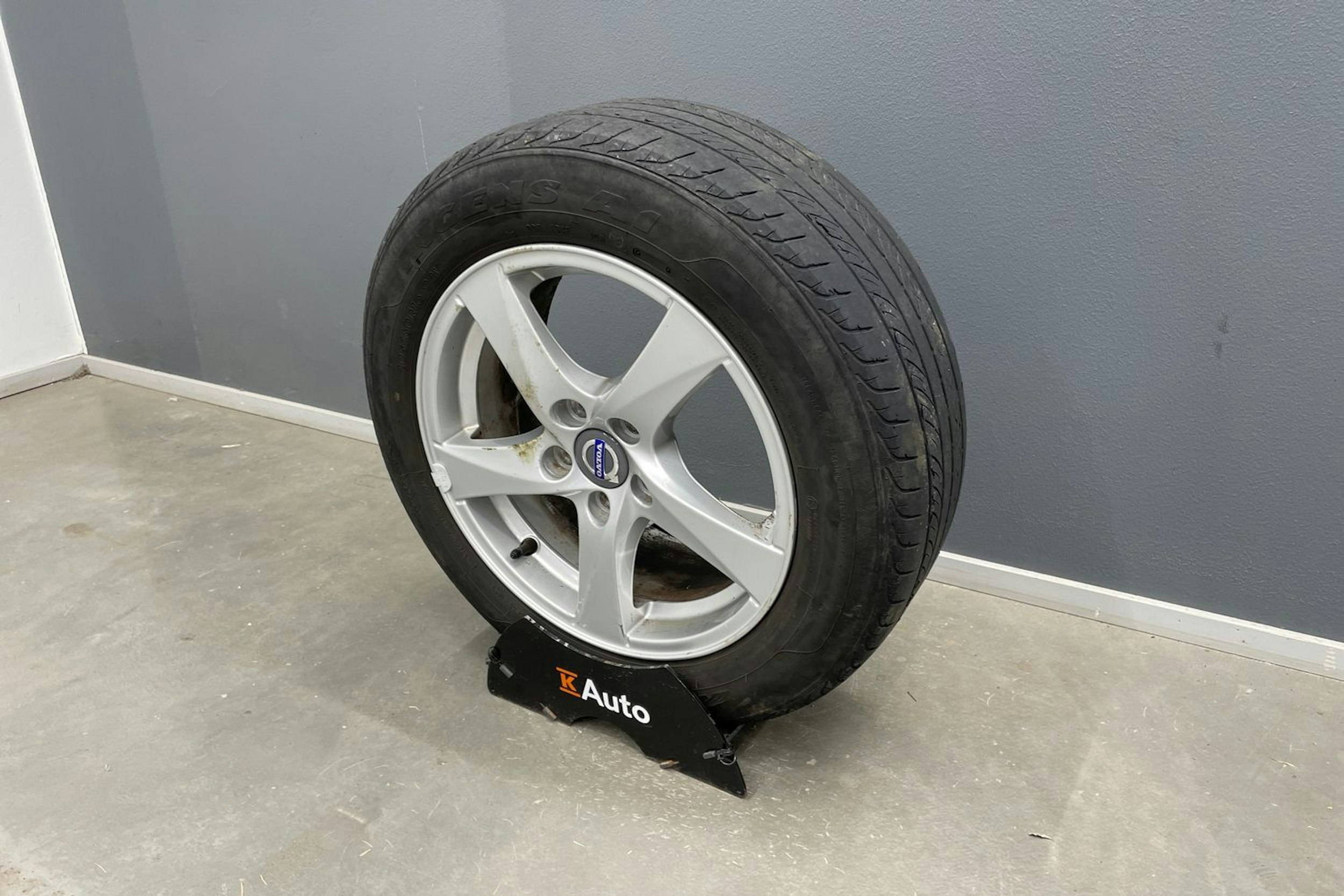 Musta Volvo V60 2018 kuva 14.