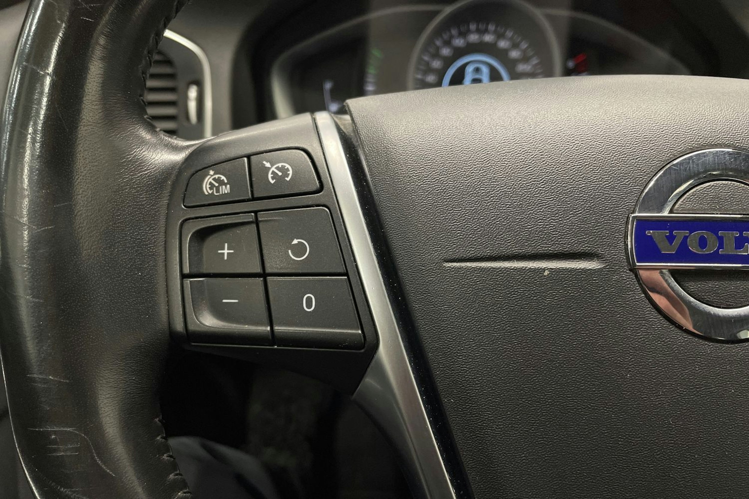 Musta Volvo V60 2018 kuva 20.