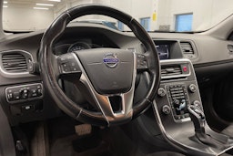 Musta Volvo V60 2018 kuva 23.