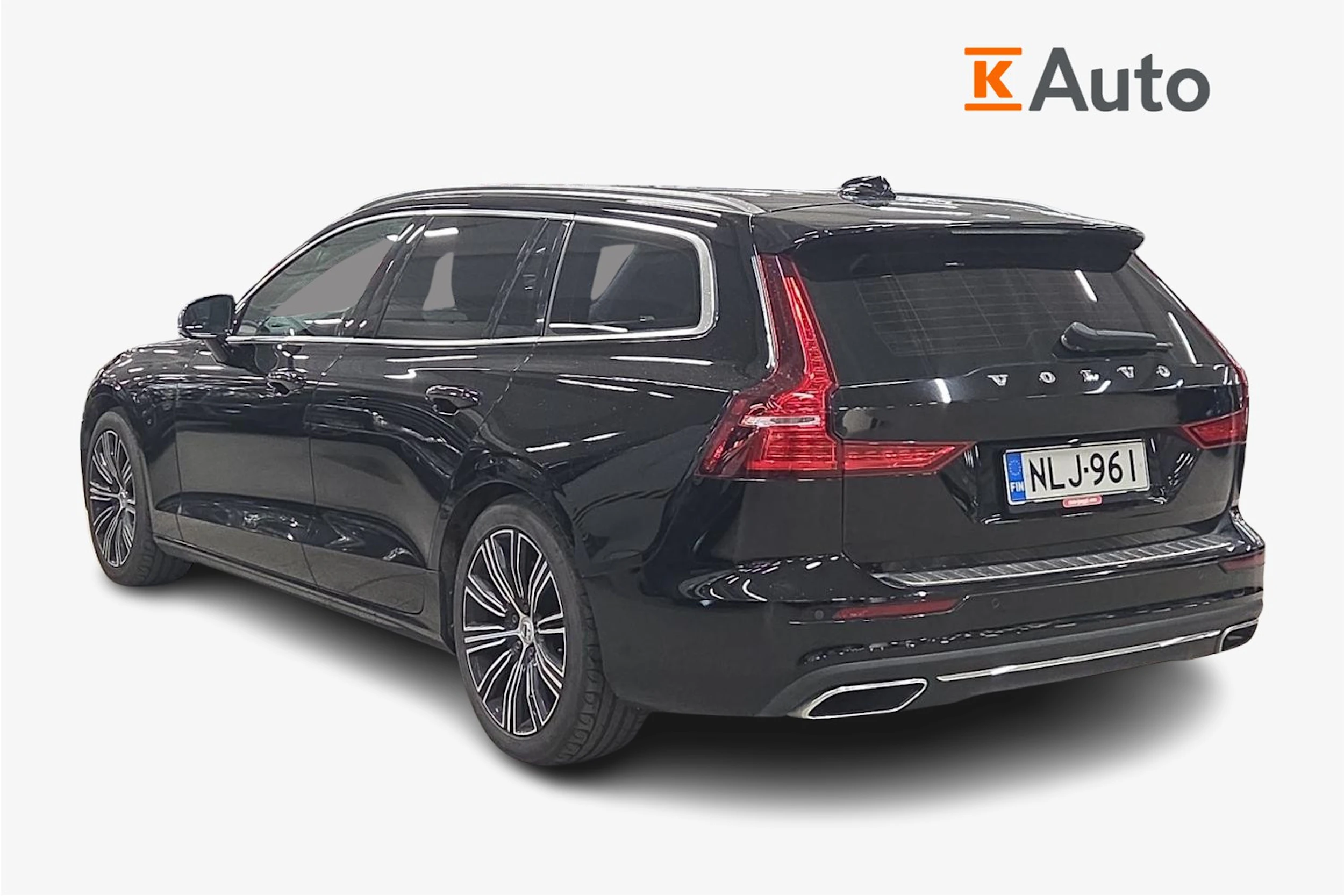 musta Volvo V60 2018 kuva 2.