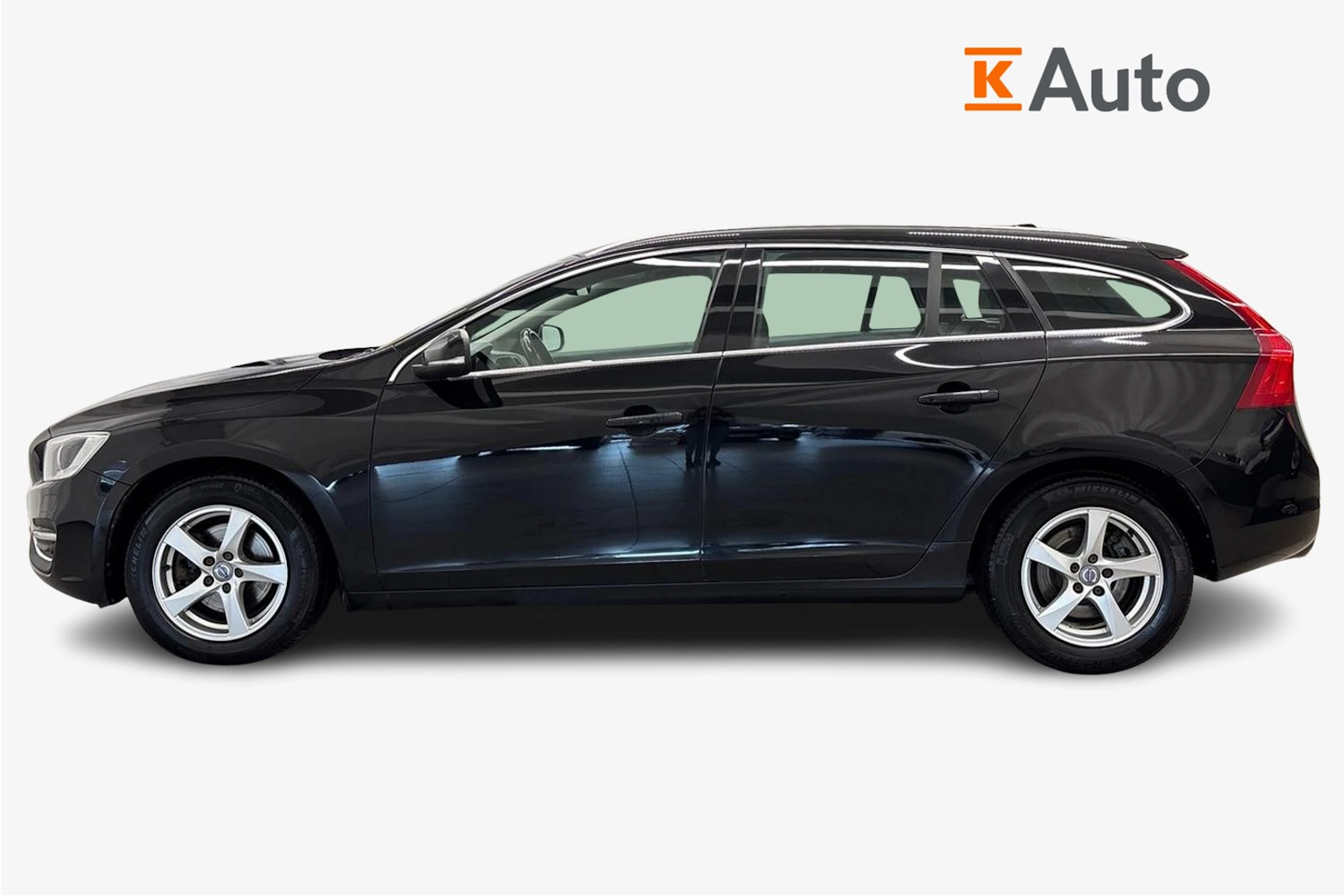musta Volvo V60 2018 kuva 5.
