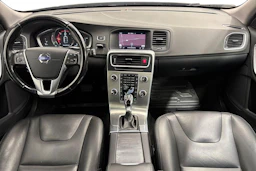 musta Volvo V60 2018 kuva 7.