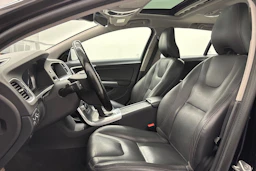 musta Volvo V60 2018 kuva 11.