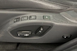 musta Volvo V60 2018 kuva 12.