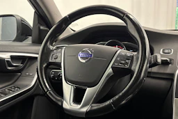 musta Volvo V60 2018 kuva 13.