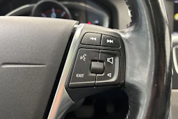 musta Volvo V60 2018 kuva 15.
