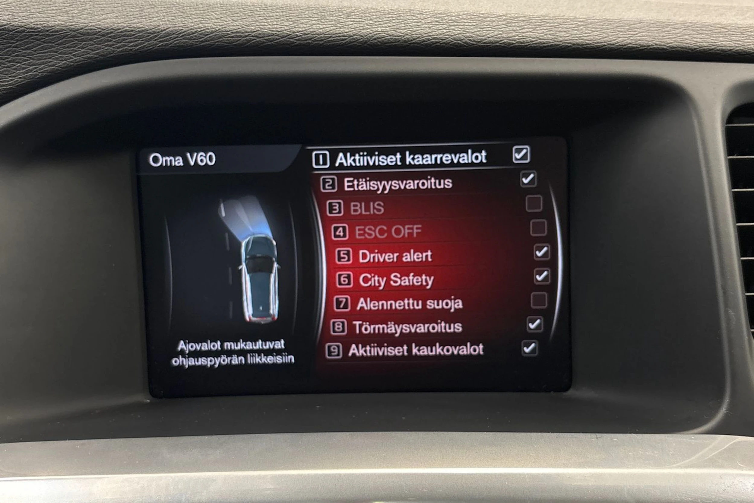 musta Volvo V60 2018 kuva 19.